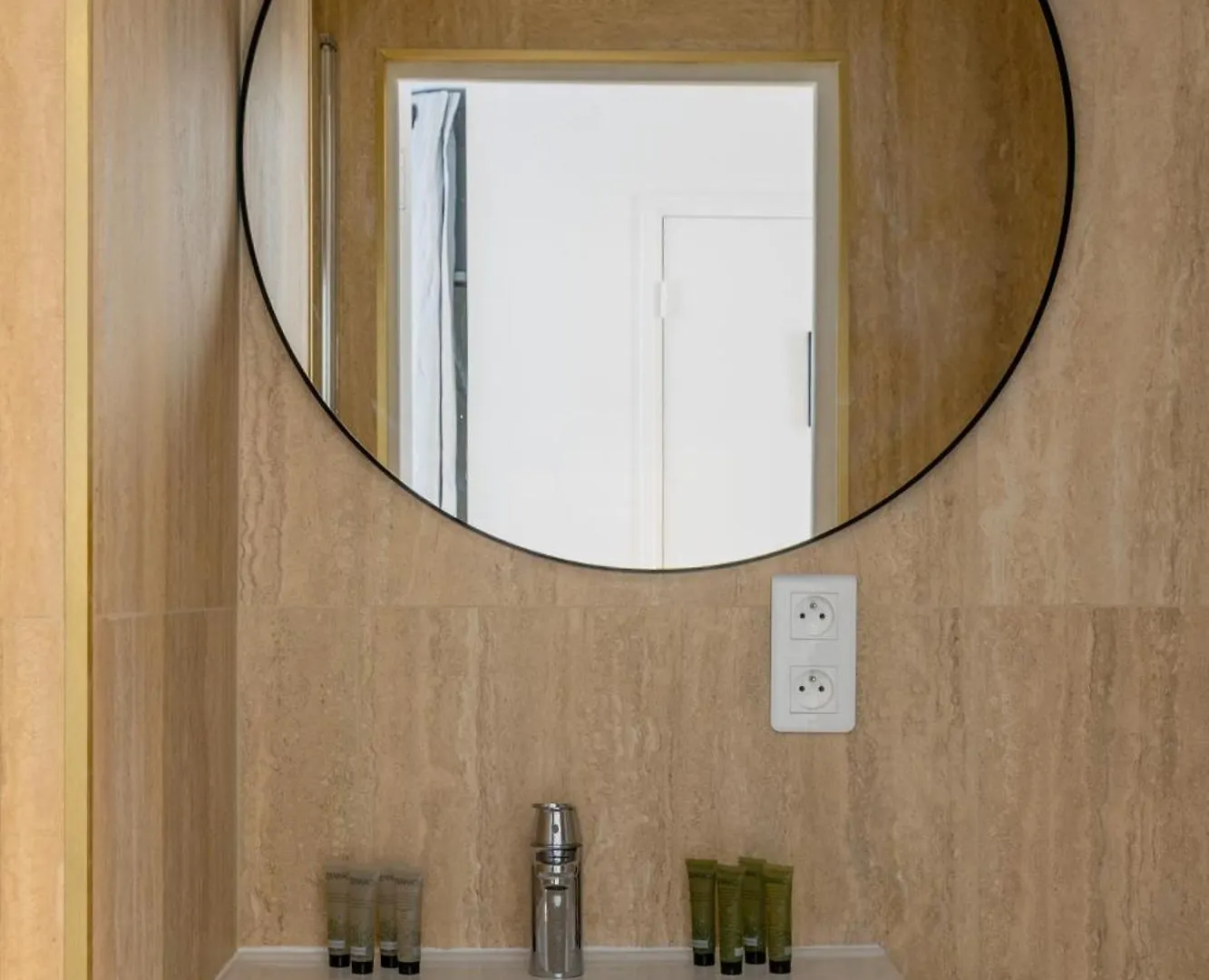 Unwind In Timeless Comfort Paris Apartment