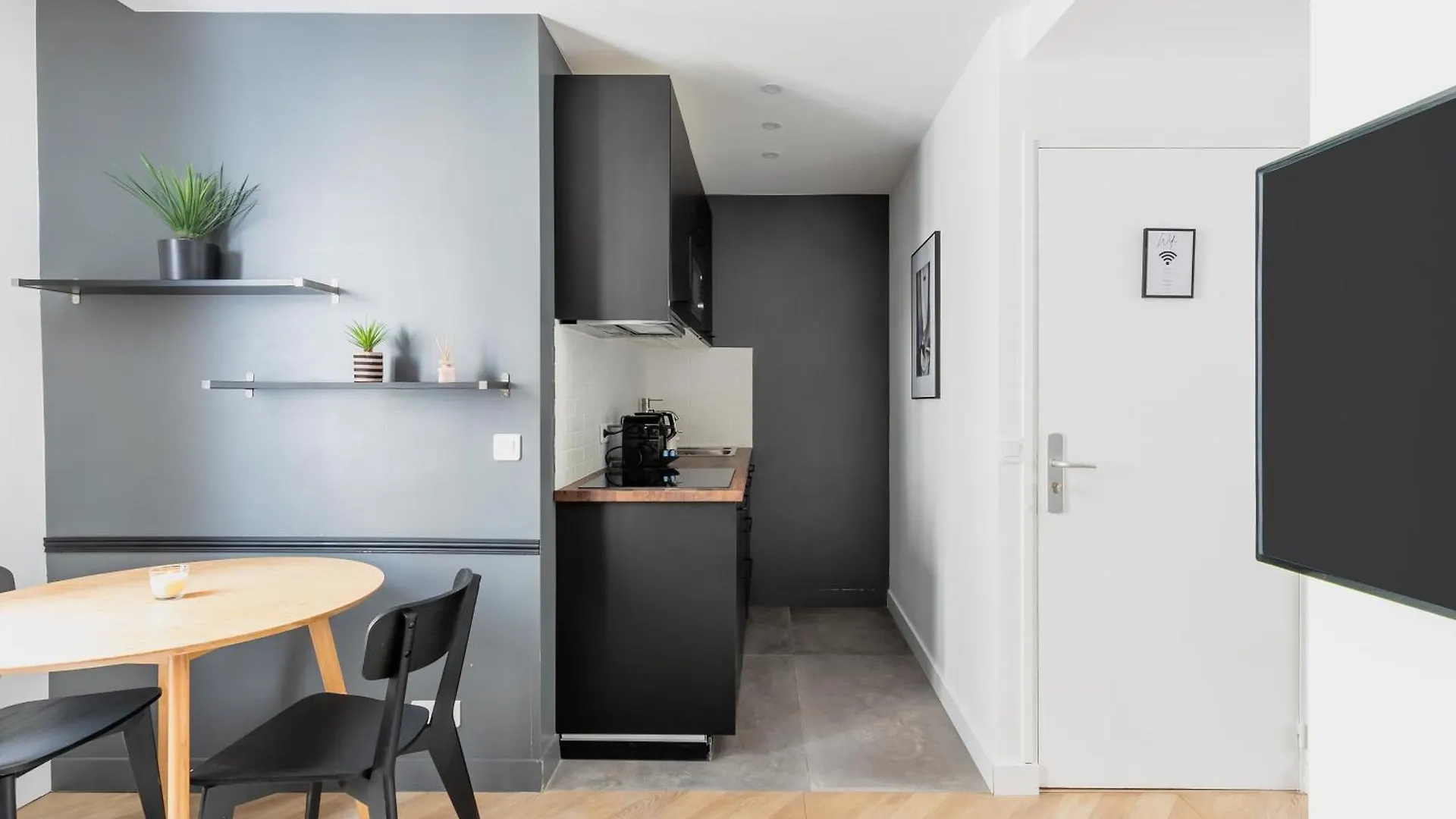 Unwind In Timeless Comfort Париж 0*,