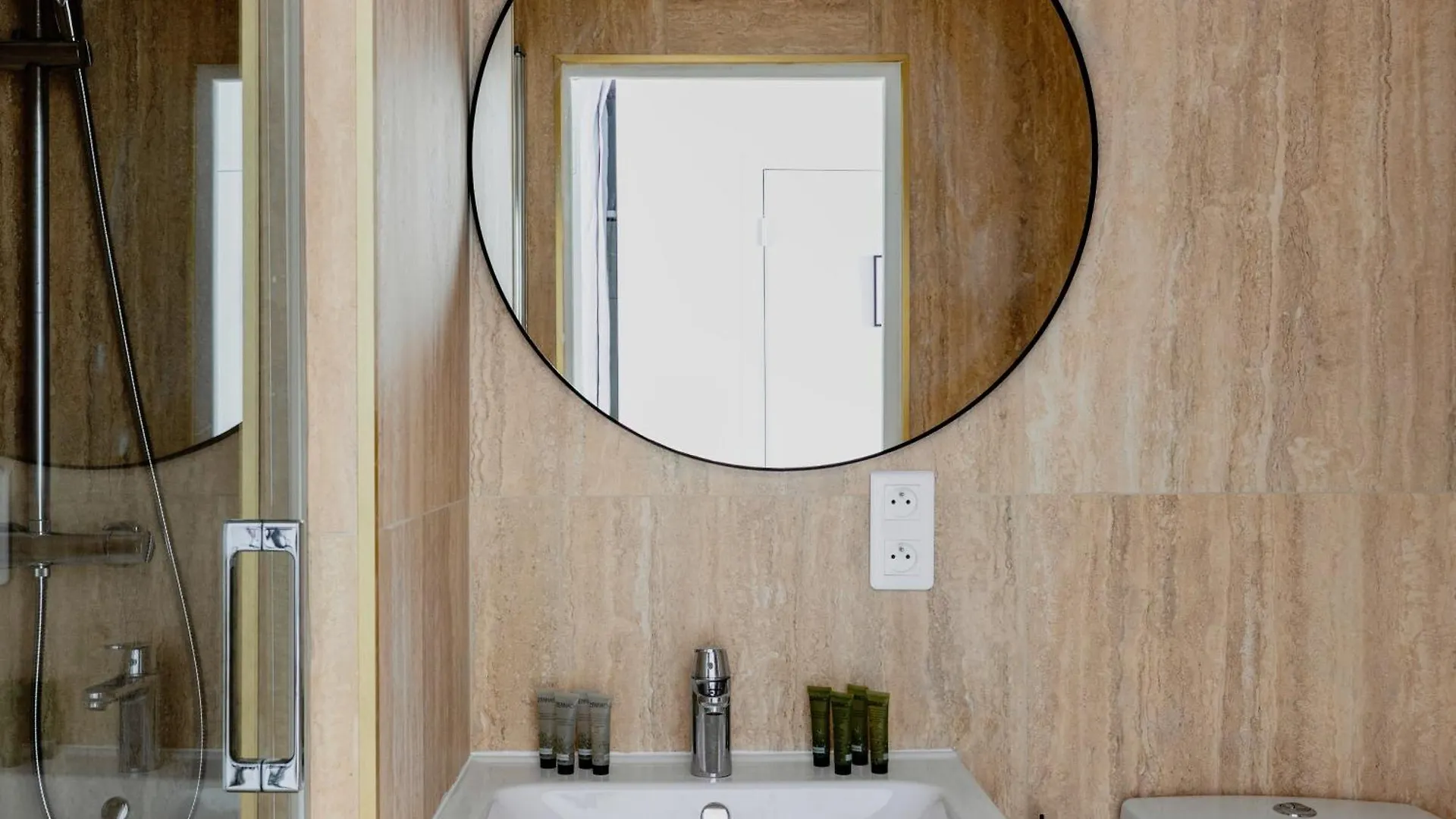 Apartment Unwind In Timeless Comfort Paris